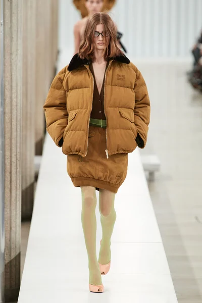 Look 32